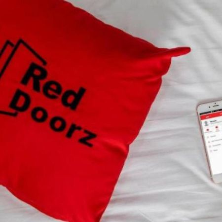 Reddoorz Near Telkom Corporate University Hotel Бандунг Екстериор снимка