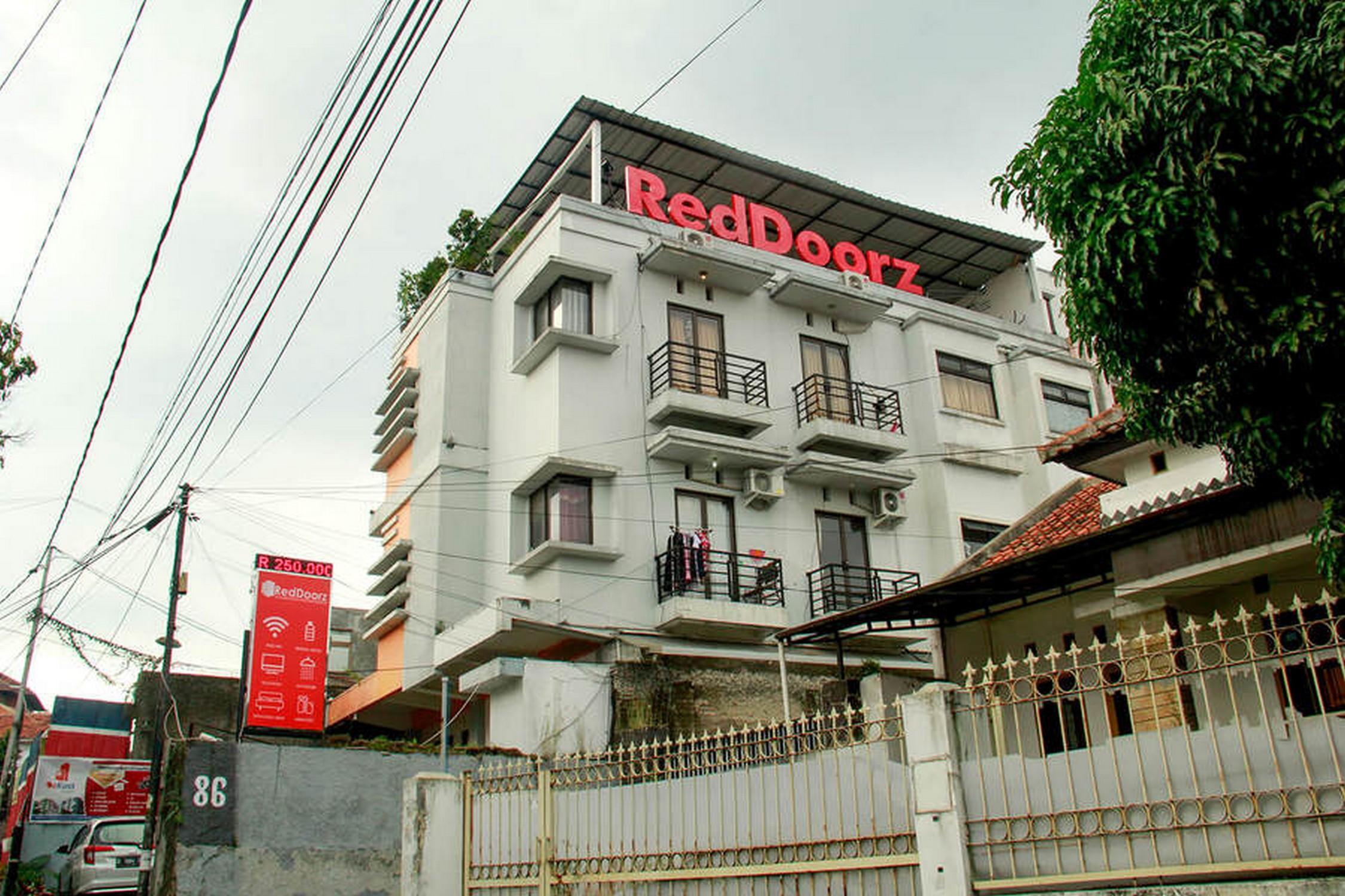 Reddoorz Near Telkom Corporate University Hotel Бандунг Екстериор снимка